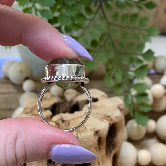 Sterling silver .925 and Pale green gemstone ring - Picture 5 of 8